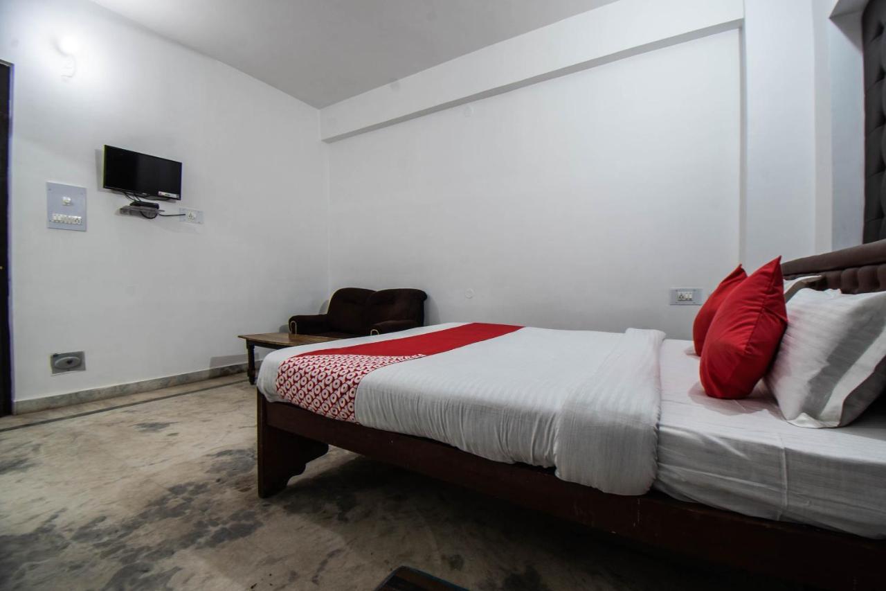 Oyo 29792 Piyush Hajipur Hotel Exterior photo