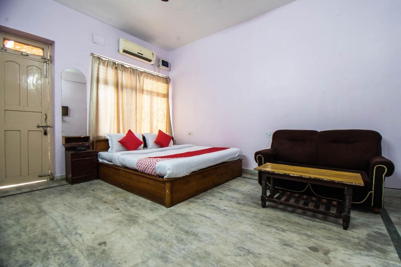 Oyo 29792 Piyush Hajipur Hotel Exterior photo